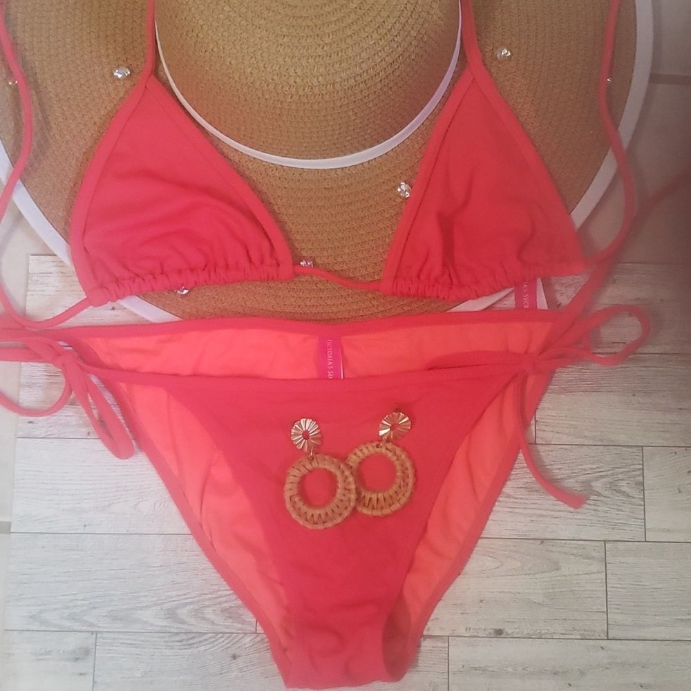 Victorias Secret String Bikini - Picture 6 of 6